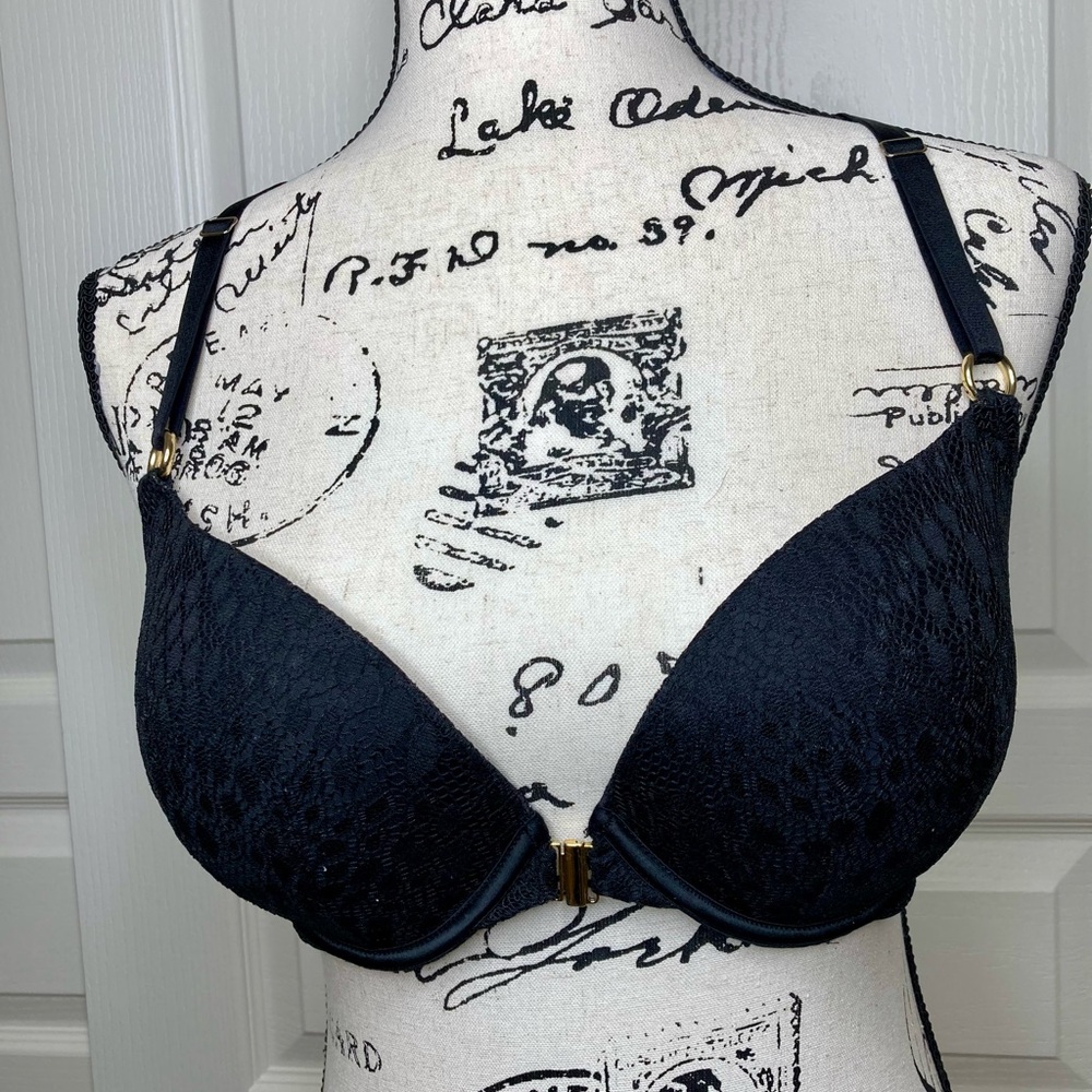 Victoria’s Secret Elegant Black Lace Bra